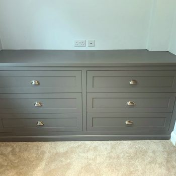 Fully fitted shaker style chest of drawer unit